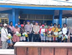 Polri Untuk Masyarakat, Berikan Bantuan Jaring Kepada Kelompok Nelayan