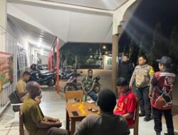 Personel Satuan Binmas Polres Merauke Gelar Patroli dan Sambang Poskamling Ciptakan Kamtibmas Kondusif