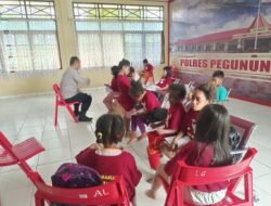 Program Si-IPAR Operasi Rasaka Cartenz 2025 Polres Pegunungan Bintang Hadir Mengajar Dengan Tulus Anak-anak Didik di Distrik Oksibil Kabupaten Pegunungan Bintang