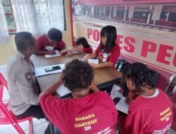 Polres Pegunungan Bintang Ajar Anak Membaca Dan Menulis Lewat Program Si-Ipar