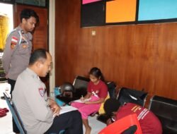 Program Si-IPAR Operasi Rasaka Cartenz 2025 Polres Pegunungan Bintang Hadirkan Pembelajaran Membaca dan Berhitung untuk Anak-Anak di Oksibil