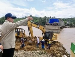 Percepatan Pemulihan Akses, Presiden Prabowo Tinjau Pengerjaan Jembatan Bailey Teupin Mane di Bireuen