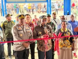 Kapolres Puncak Dampingi Bupati Resmikan Pasar Mama Papua di Ilaga