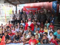 Polda Papua Berbagi Kasih Natal, Hadirkan Sukacita bagi Anak-Anak di Wilayah Kota Jayapura