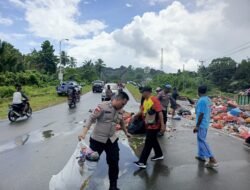 Humanis dan Sigap, Wakapolres Sarmi Pimpin Mediasi Pemalangan Sampah di Mararena