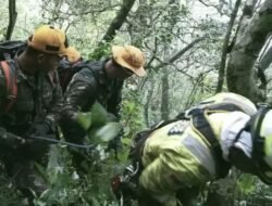 Prajurit TNI Temukan Enam Korban Kecelakaan Pesawat ATR 42-500