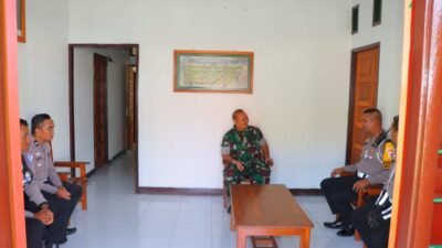 Perkuat Sinergitas TNI-Polri, Satlantas Polres Waropen Laksanakan Silaturahmi ke Koramil 1709-03/Waropen Bawah