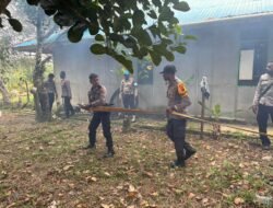 Semak Belukar Terbakar Dekat Permukiman Warga, Personel Polres Mappi Bersama BPBD Bahu Membahu Padamkan Api