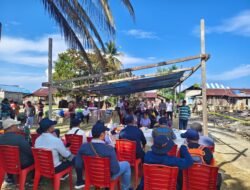 Polsek Karas Kawal dan Amankan Penyaluran Bansos Korban Kebakaran Kampung Malakuli