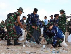 Aksi Gotong Royong Lanud I Gusti Ngurah Rai Bersihkan Pantai Kuta
