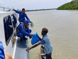 Polairud Polres Merauke Gelar Jumat Berkah, Bagikan Tali Asih kepada Masyarakat di Kali Maro