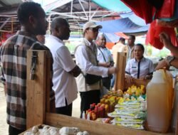 Satreskrim Polres Jayapura Dampingi Bapanas Pusat Pantau Harga Sembako di Kabupaten Jayapura