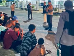 Cegah Perang Sarung, Patroli Hiu Paus Sat Samapta Polres Kaimana beri imbauan kepada para remaja