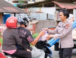 Polwan Polda Papua Barat Dan Polresta Manokwari Gelar Aksi Sosial Berbagi Takjil di Bulan Suci Ramadan