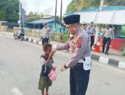 Berbagi Berkah Ramadan 1447 H, Satlantas Polres Supiori Tebar Ratusan Takjil dan Edukasi Tertib Lalu Lintas