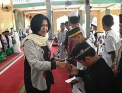 Wakapolda Papua Barat Hadiri Pengajian Ramadhan dan Berikan Santunan Anak Yatim di Masjid Ridwanul Bahri Fasharkan