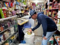 Polres Mamberamo Tengah Cek Harga Sembako di Pasar Sentral Kobakma