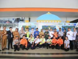 Kapolda Papua Barat Bersama Forkopimda Dampingi Gubernur Pantau Arus Mudik dan Ketersediaan Bahan Pokok