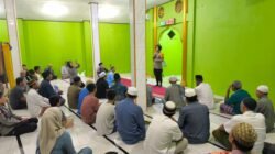 Pembagian Zakat Fitrah di Mesjid Al-Azhar Wosi