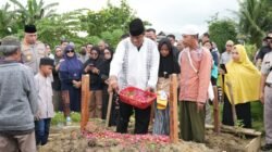 Polda Papua Hadiri dan Ikuti Prosesi Pemakaman Ny. Suwarni Sutarman di Koya Barat