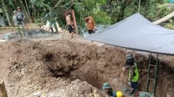 Progres Pesat, TNI dan Warga Rap Rap Gotong Royong Bangun Abutmen Jembatan Perintis Garuda