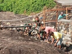 Sinergi TNI, Masyarakat, dan Pekerja, Gotong Royong Bangun Jembatan Beton Atasi Kesulitan Warga Girian Indah