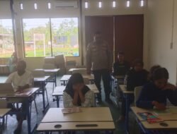 Satuan Binmas Polres Teluk Bintuni Gelar Kegiatan Belajar Mengajar Tik Bagi Siswa-siswi Pkbm Kasih Rumbai Koteka