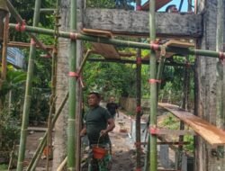 Percepat Pembangunan Jembatan Gantung Perintis Garuda, Babinsa Bantu Pengerjaan Jembatan