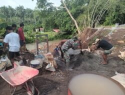 Demi Terwujudnya Impian Warga, Babinsa dan Warga Rap-Rap Kebut Struktur Angkur Jembatan Perintis Garuda