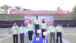 Perkuat Sinergitas TNI-Polri, Polwan Polda Papua Barat dan Kowad Kodam XVIII/Kasuari Gelar Ekshibisi Menembak Persahabatan
