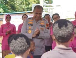 Sambut Hari Bhayangkara ke-80, Polda Papua Barat Serahkan Bantuan Sumur Bor dan Bedah Rumah bagi Masyarakat di Manokwari