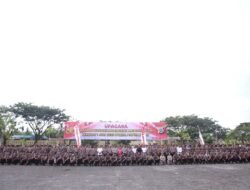 Polda Papua Barat Gelar Upacara Kenaikan Pangkat 575 Personel Polri dan PNS Polri 