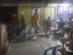 Keseruan Babinsa Kodim 1310/Bitung Nobar Piala Dunia Bersama Masyarakat, Ciptakan Lingkungan Aman, Nyaman dan Kondusif