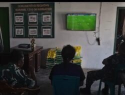 Nobar Semi Final Piala Dunia, Koramil 1310-06/Airmadidi Ciptakan Keakraban TNI dan Warga