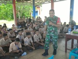 Perkuat Karakter Generasi Muda Sejak Dini, Babinsa Koramil 1310-02/Lembeh Berikan Materi Bela Negara kepada Siswa Baru SMKN 3 Bitung dalam Kegiatan MPLS
