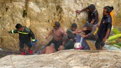 Tim Gabungan TNI-Polri, Basarnas dan Masyarakat Berhasil Temukan Presenter TVRI Papua Barat yang Hilang di Sungai Memti