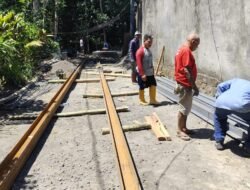 Bakti Nyata TNI untuk Rakyat, Jembatan Perintis Garuda Desa Kokoleh Dua Masuki Tahap Pemasangan Besi Jembatan dan Pengelasan Tiang Kedudukan Tepi Jauh
