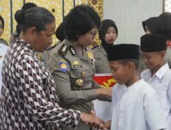 Sambut HUT ke-78 Polwan RI, Polwan Polda Papua Barat Salurkan Al-Qur’an dan Gelar Ibadah Bersama di Masjid Al-Muhajirin