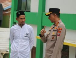 Di Tengah Kekeringan, Polres Fakfak Hadir Bawa 13.200 Liter Air Bersih untuk Gereja dan Pesantren