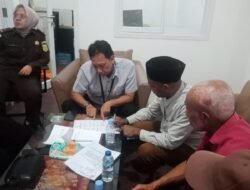 Ustadz Ismail Asso serta Beberapa Tokoh Adat Papua tak Puas Lapor ke KPK dan Presiden, Datangi Kejagung Minta Gubernur John Tabo dan ketua MRP Agus Nikilik Diperiksa